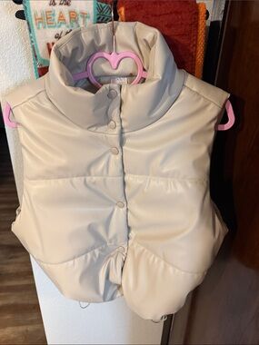 Puffer Vest Jacket - Cream Sleeveless Coat